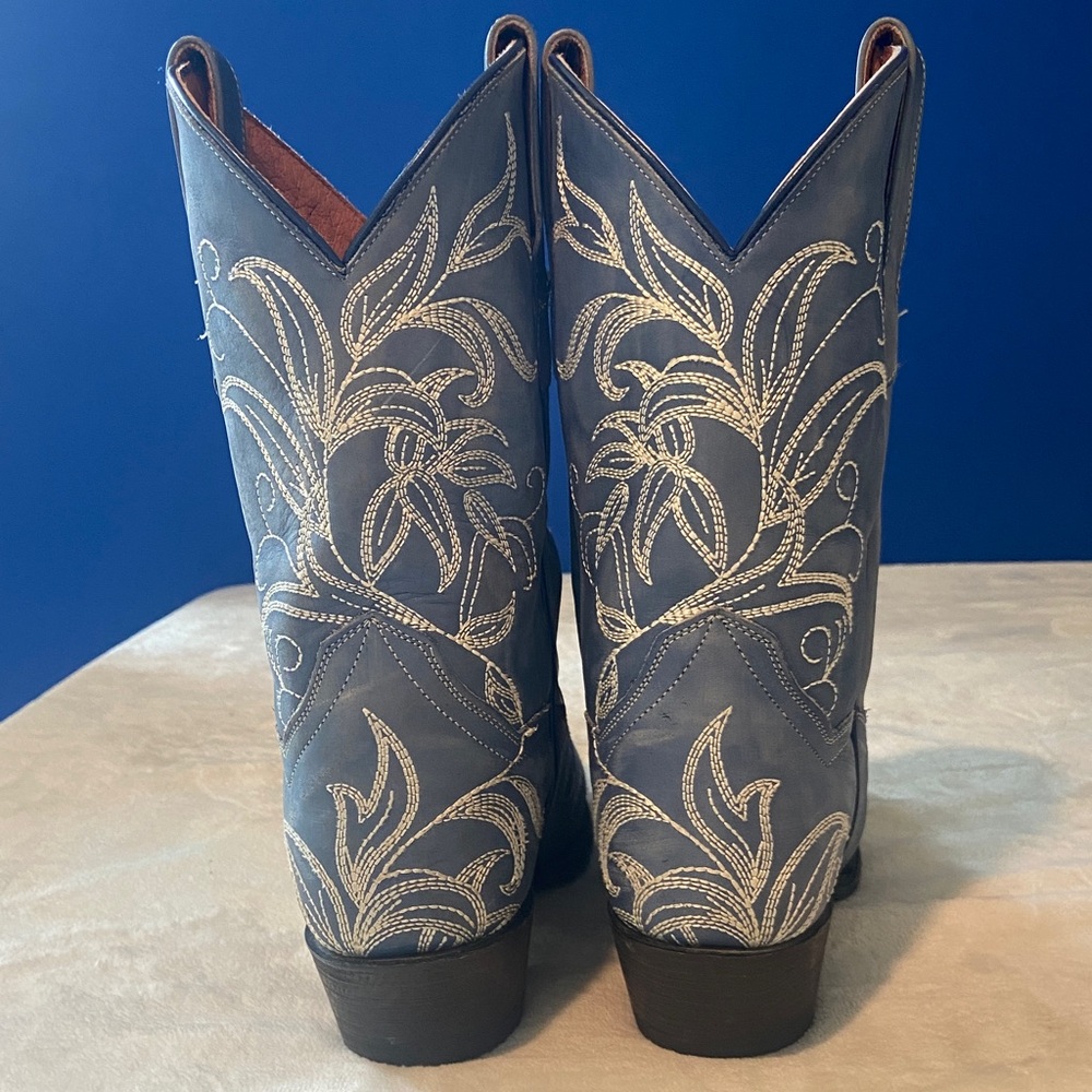 Gorgeous 😍 Dan Post Ladies Blue Cowboy Boots with White Embroidery Size 7 or 7.5 - Picture 2 of 16